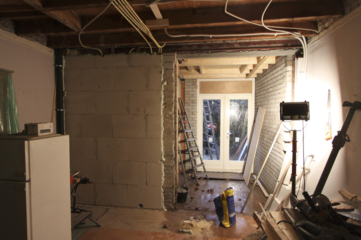 Verbouwing Week 9 muur huiskamer keuken;